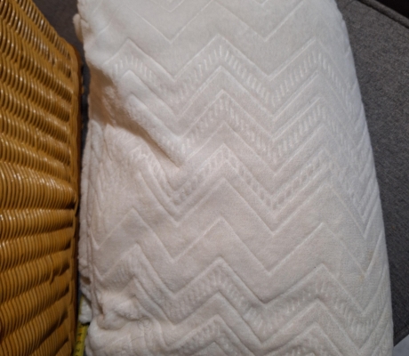 ( 16 -MH1403ALB) WHITE FLEEZE BLANKET  R 100