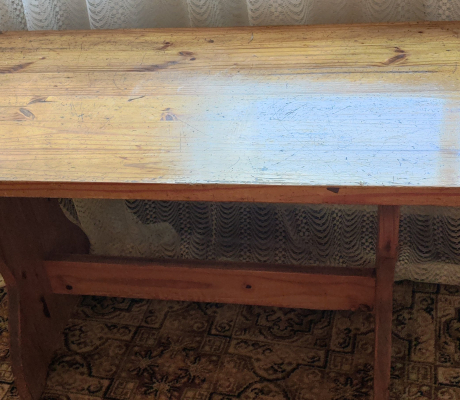(Brakpan ) - Pine table  R 150