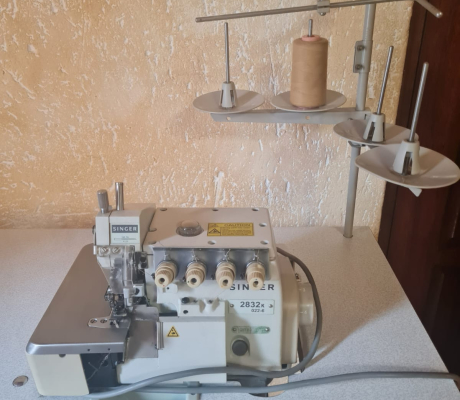 (116- S/OORD H)- INDUSTRIAL OVERLOCKER AND TABLE- R 8000