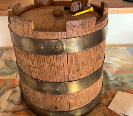 (H 1- S/OORD)- ANTIQUE OAK BARREL- R 200