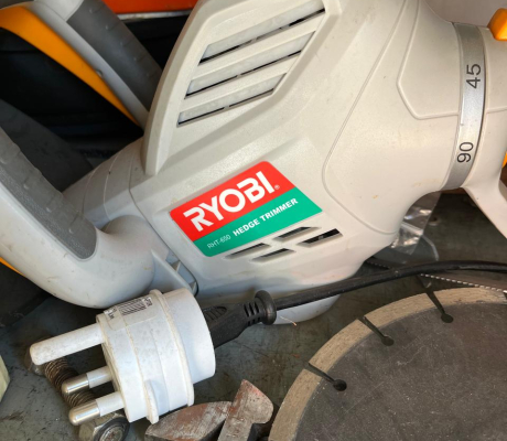 (G 29- S/OORD)- RYOBI HEDGE TRIMMER RHT 650- R 650