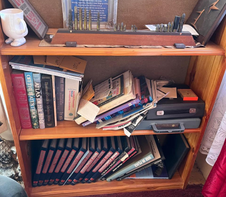 (H 9- S/OORD)- SMALL PINE BOOKSHELF- R 180
