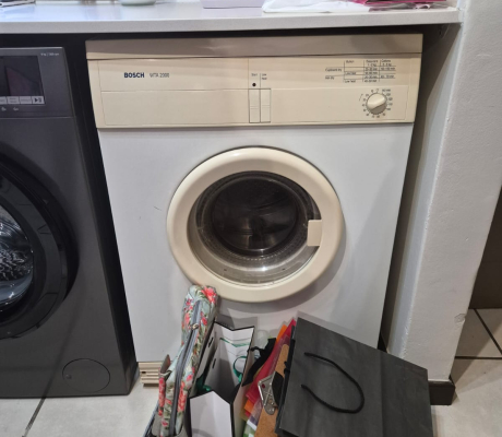 Get the Hisense fridge freezer AND the bosch tumble dryer for only R5600 - (A Paulshof)
