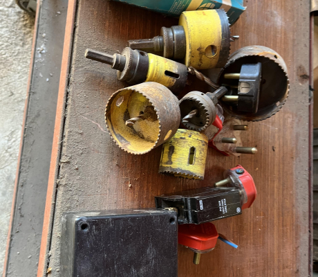 (4- SUIDEROORD)- CARBON STEEL HOLE SAWS- R 200