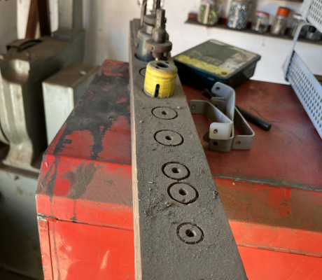 (30- SUIDEROORD)- PRE-PUNCHED STEEL ANGLES- POD