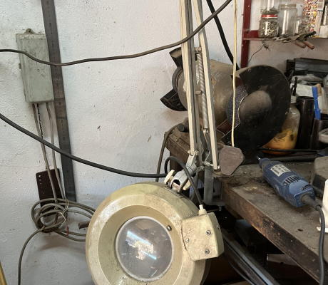 (33- SUIDEROORD)- MAGNIFYING LIGHT- R 130