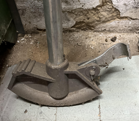 (79- SUIDEROORD)- PIPE BENDER- R 100
