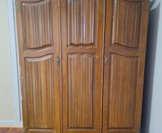 (GRM No:  6)  VINTAGE 3 DOOR WARDROBE    R 1200