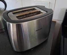 PHILIPS 2 SLICE TOASTER - R200 (C BENONI)