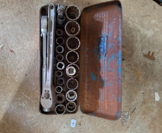 (117- S/OORD OB)- SOCKET SET- R 100