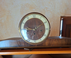 (107- S/OORD H)- VINTAGE MANTLE CLOCK- R 350
