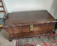 (Brakpan ) - Imbuia trousseau kist 1  R 1500