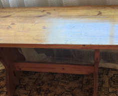 (Brakpan ) - Pine table  R 150