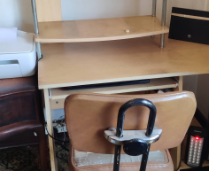 (Brakpan ) - Computer stand and chair  R 100