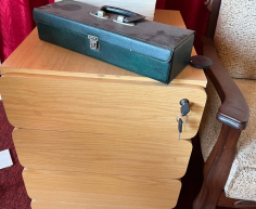 (H 7- S/OORD)- 3 DRAWER OAK VERNEER LOCKABLE CABINET- R 190