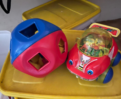 (H 38- S/OORD)- TUPPERWARE O SHAPE TOY- R 80