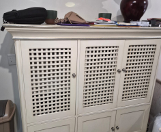6 door pine cream cupboard WAS R3000 NOW R2400- (A Paulshof)