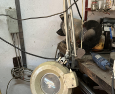 (33- SUIDEROORD)- MAGNIFYING LIGHT- R 130