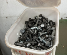 (11- SUIDEROORD)- STORAGE CONTAINERS WITH SCREWS- R 50 PER CONTAINER (SELLING ON THE DAY)