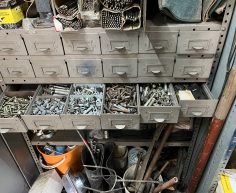 (65- SUIDEROORD)- VARIOUS BOLT AND SCREWS (IN DRAWERS)- POD
